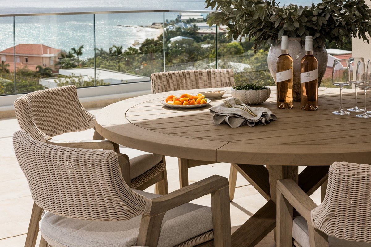 Island escape in Lay Bay on the island of Saint Maarten