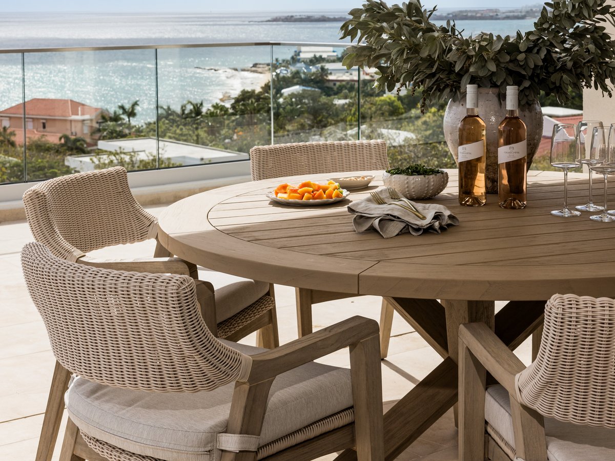 Island escape in Lay Bay on the island of Saint Maarten