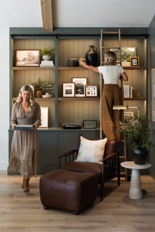 How to style a beautiful shelf, interior design guide and styling tips