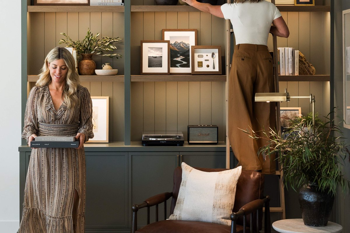 How to style a beautiful shelf, interior design guide and styling tips