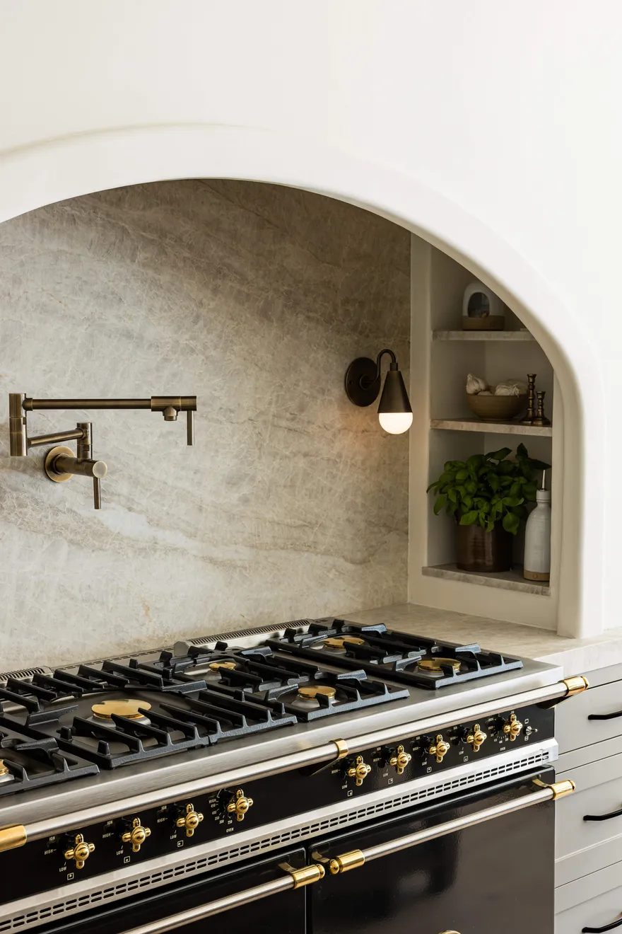 California Ranch Project: Kitchen with Arched Opening for Range