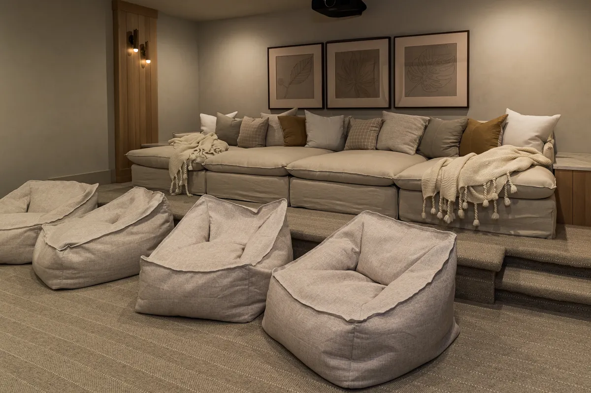 Bonus theater in Flint Hills