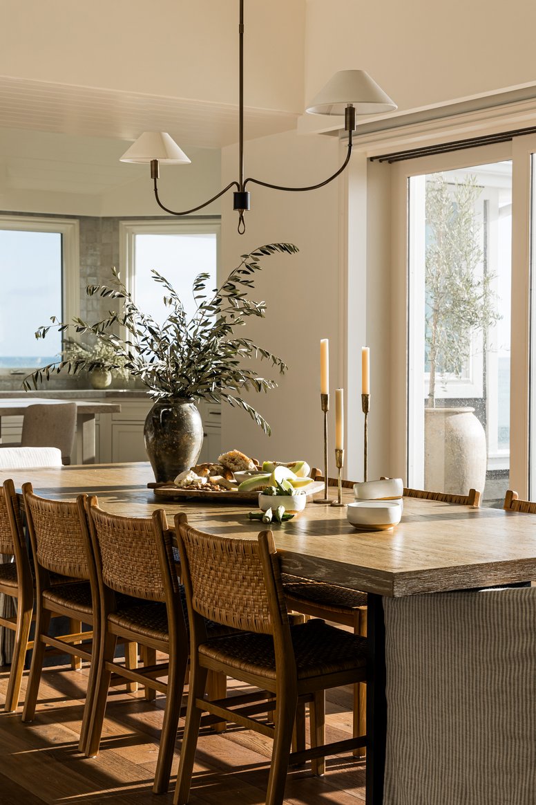 Dining room lighting in T-Street