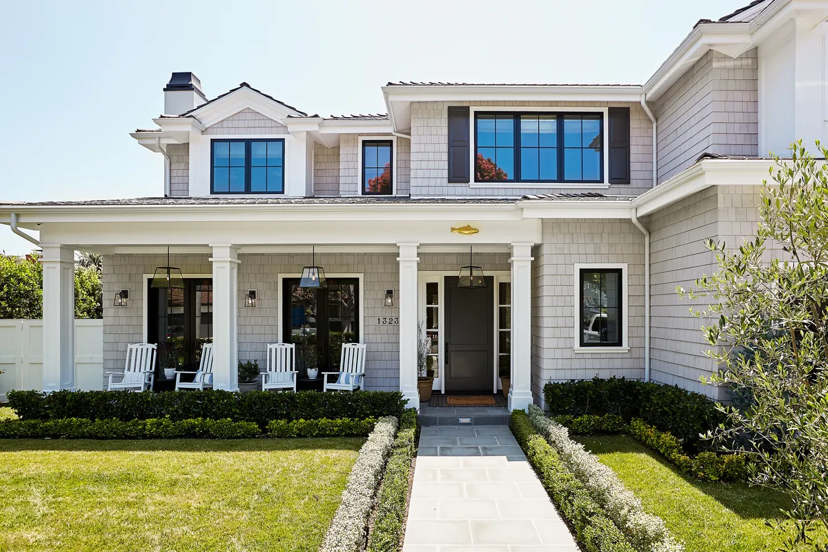 Exterior Entry in Brentwood