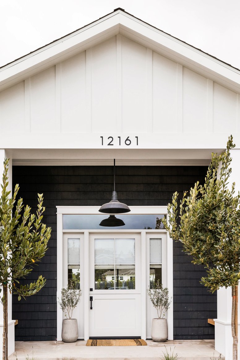 Exterior entry in North Tustin