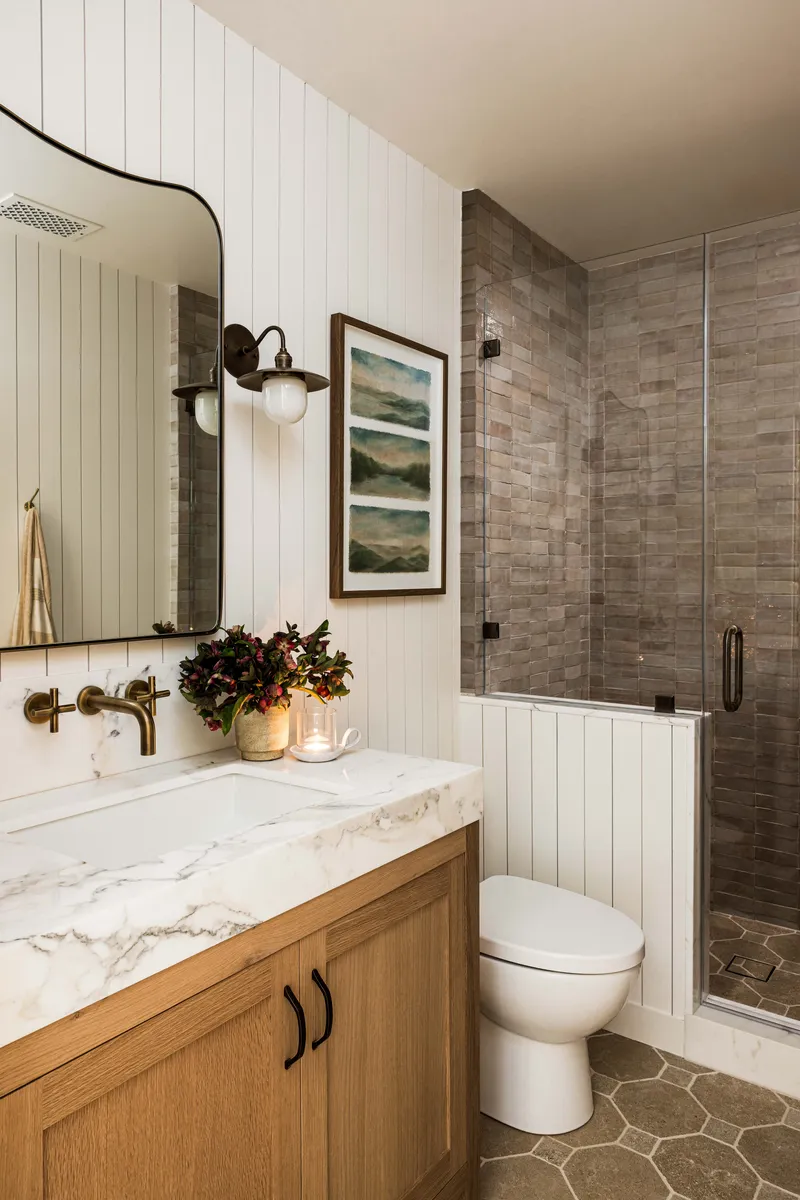 Guest Suite bath in California Ranch
