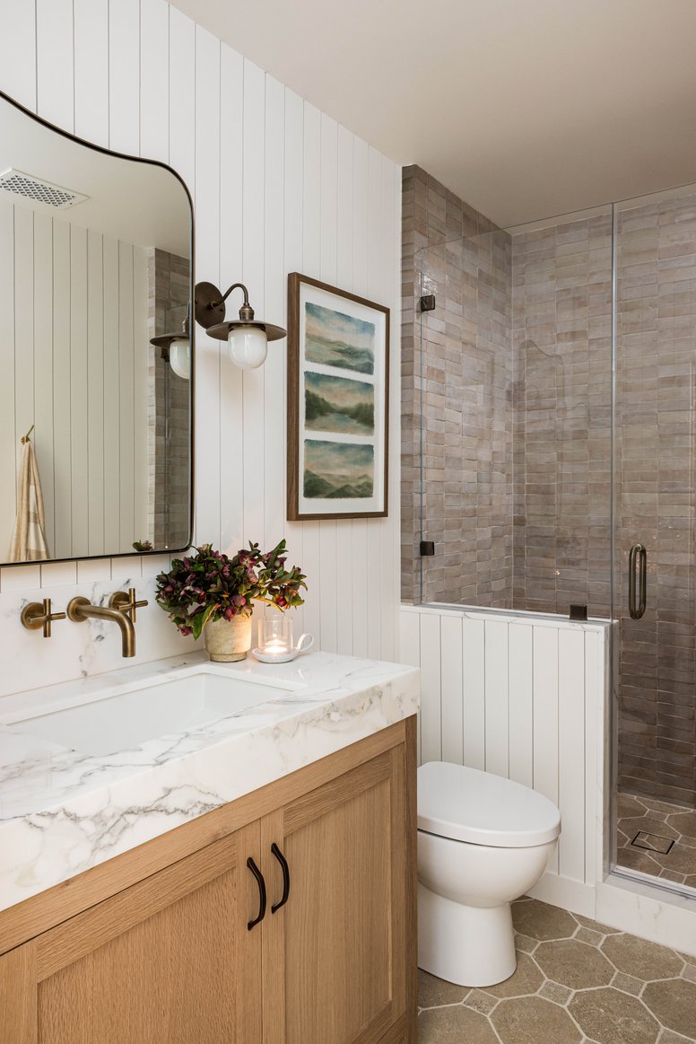 Guest Suite bath in California Ranch