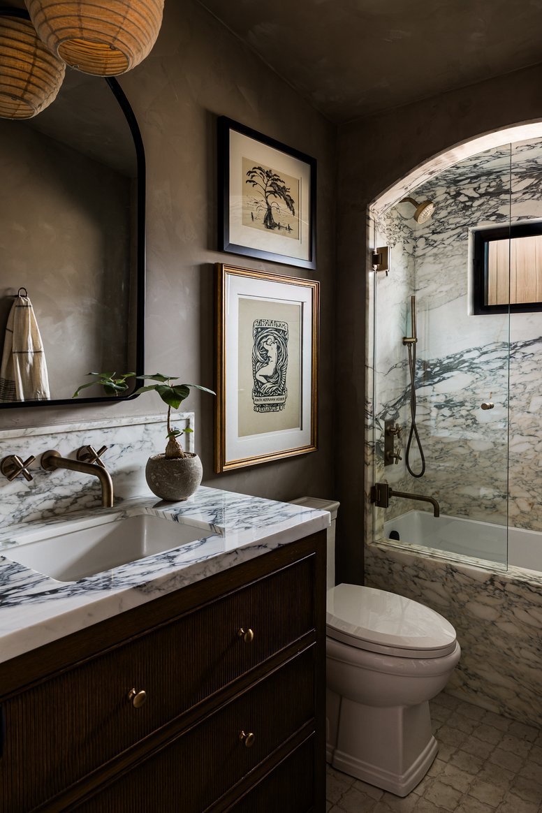 Guest bathroom in Rochell Retreat by Pure Salt