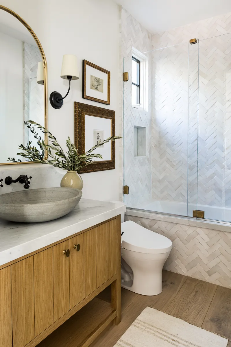 Guest bathroom in Shady Canyon by Pure Salt