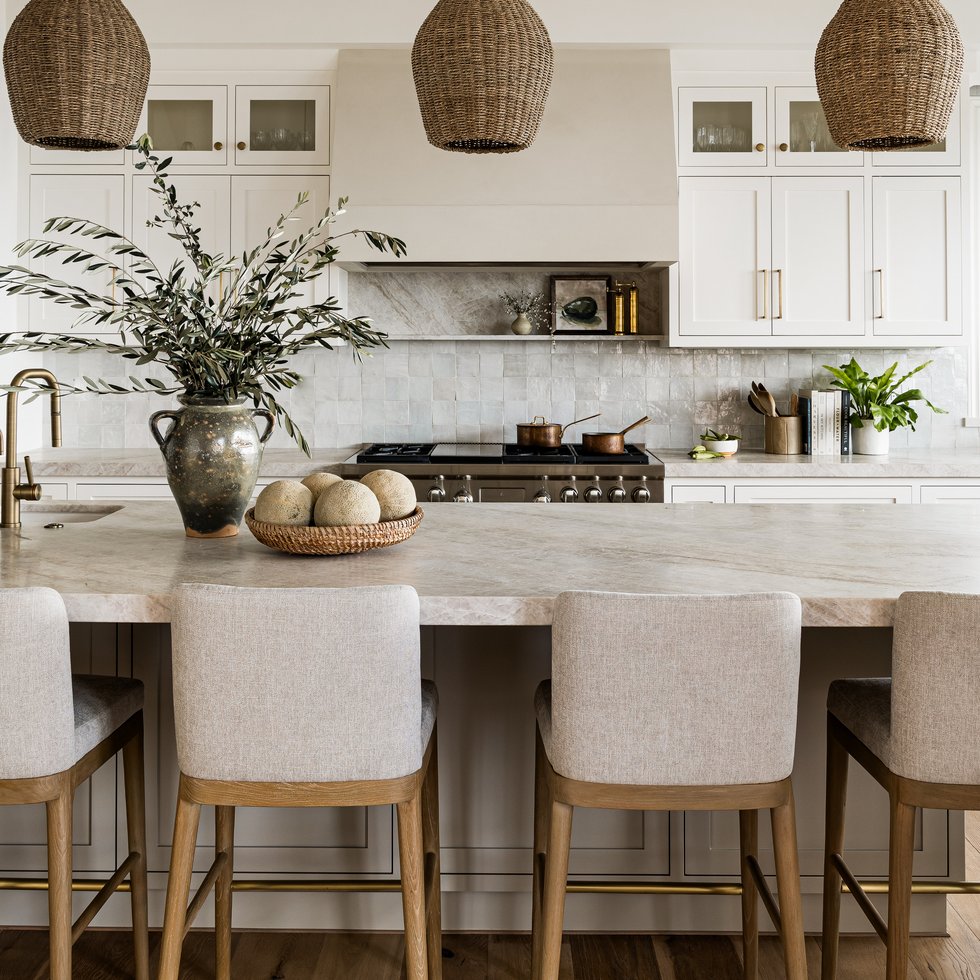 Kitchen Island seating in T-Street