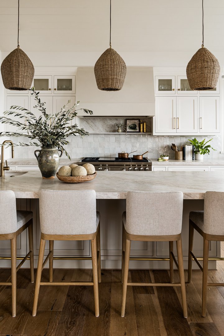 Kitchen Island seating in T-Street