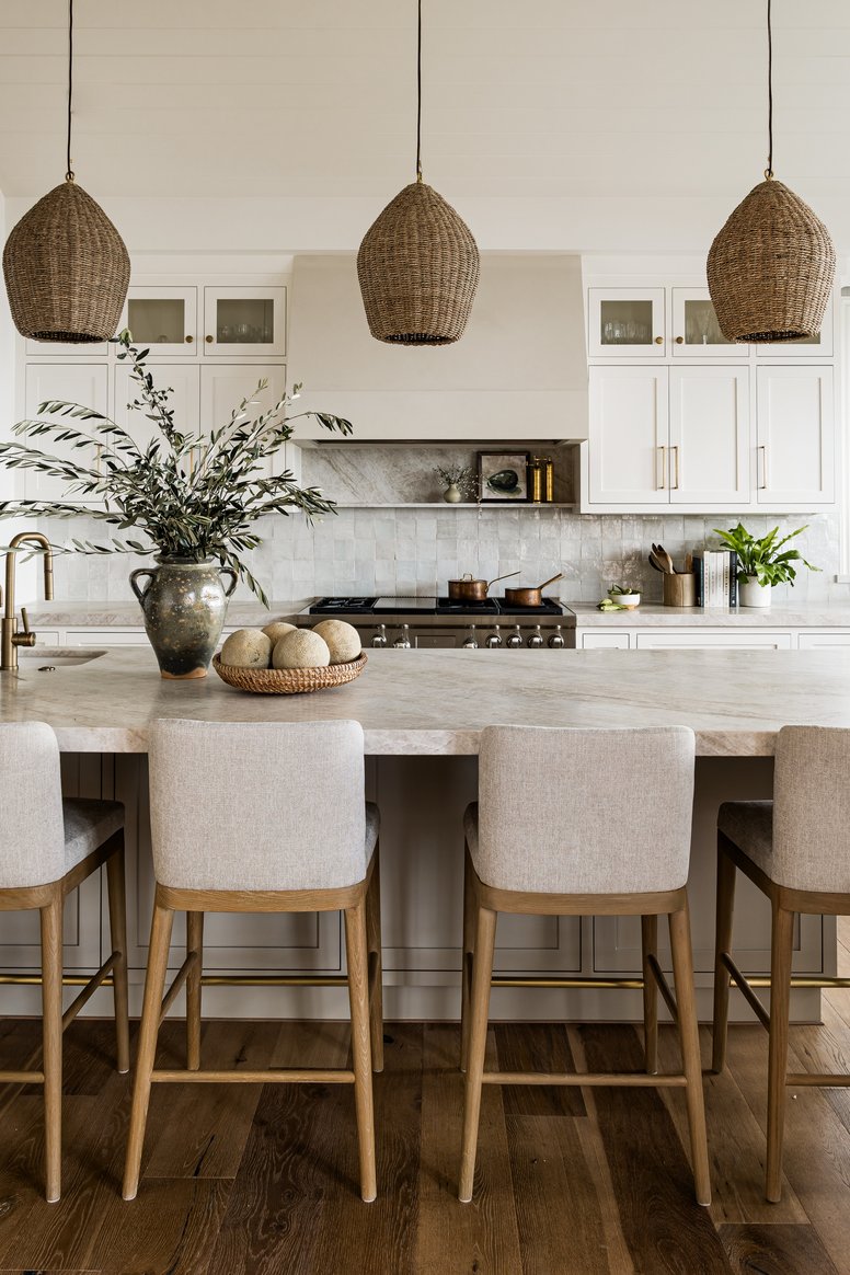 Kitchen Island seating in T-Street