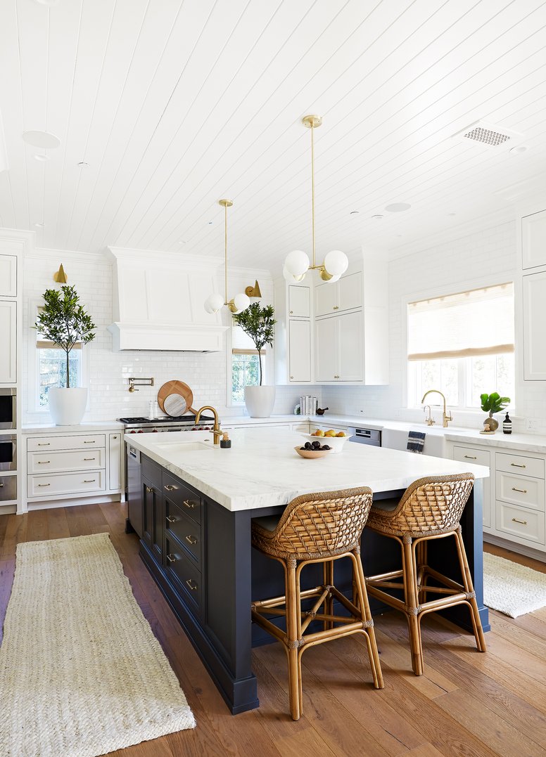 Kitchen island in Brentwood