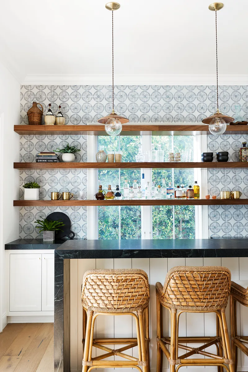 Living area bar in Brentwood