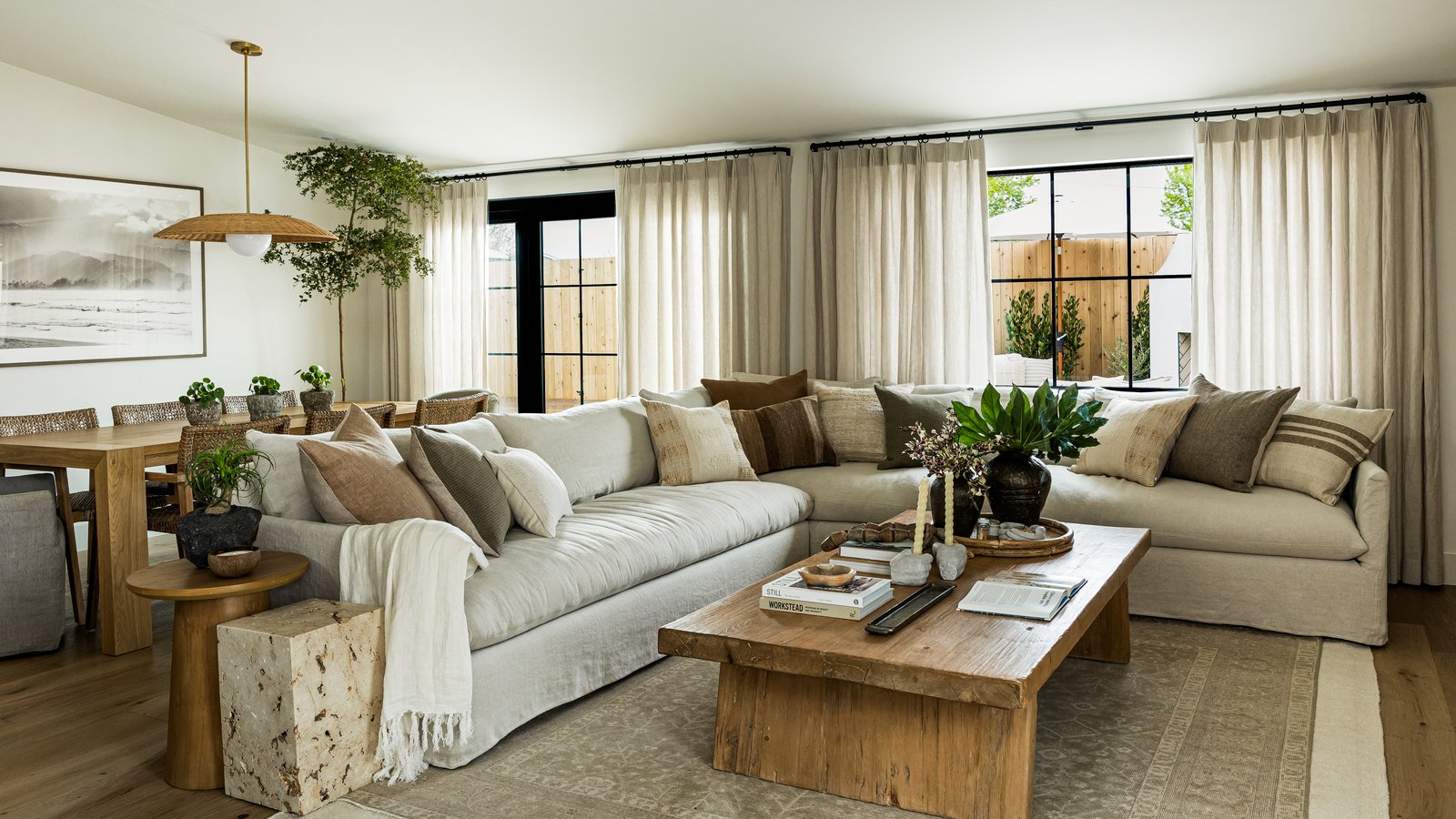 Living room in Rochell Retreat by Pure Salt