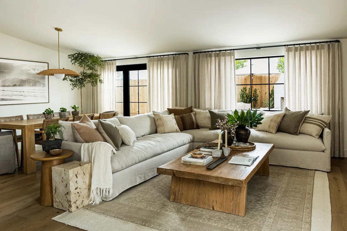 Living room in Rochell Retreat by Pure Salt