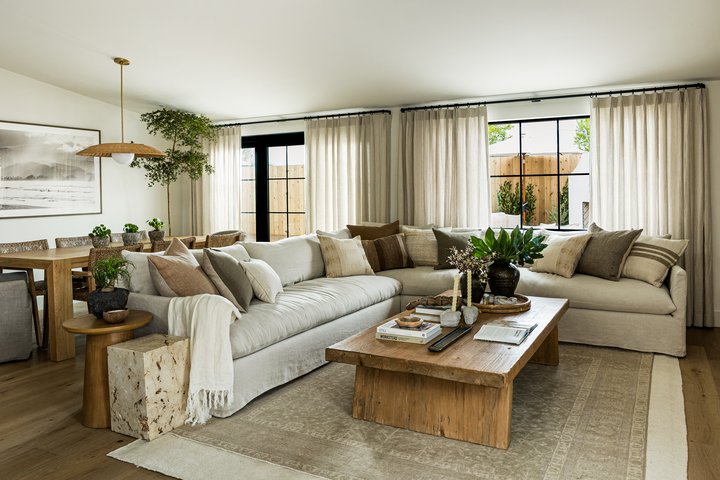 Living room in Rochell Retreat by Pure Salt