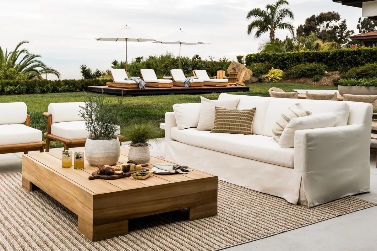 Outdoor sofa in Malibu