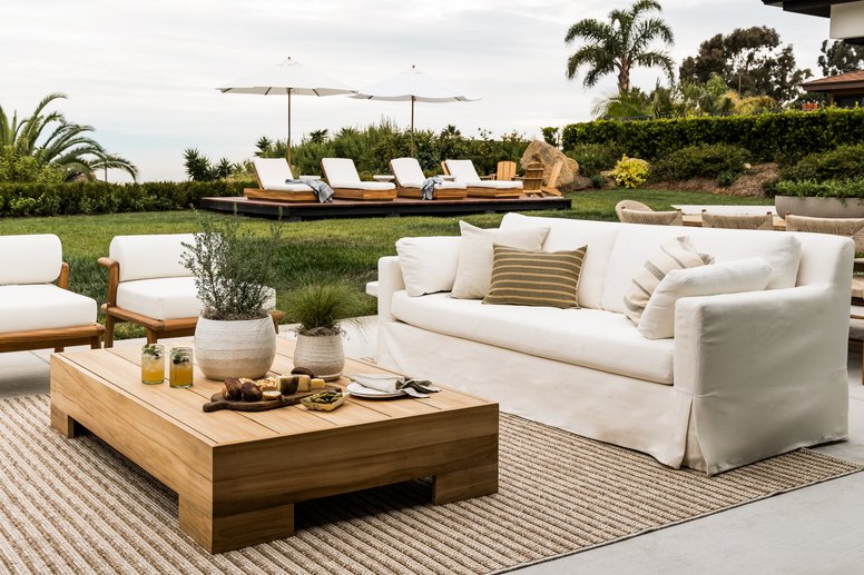 Outdoor sofa in Malibu