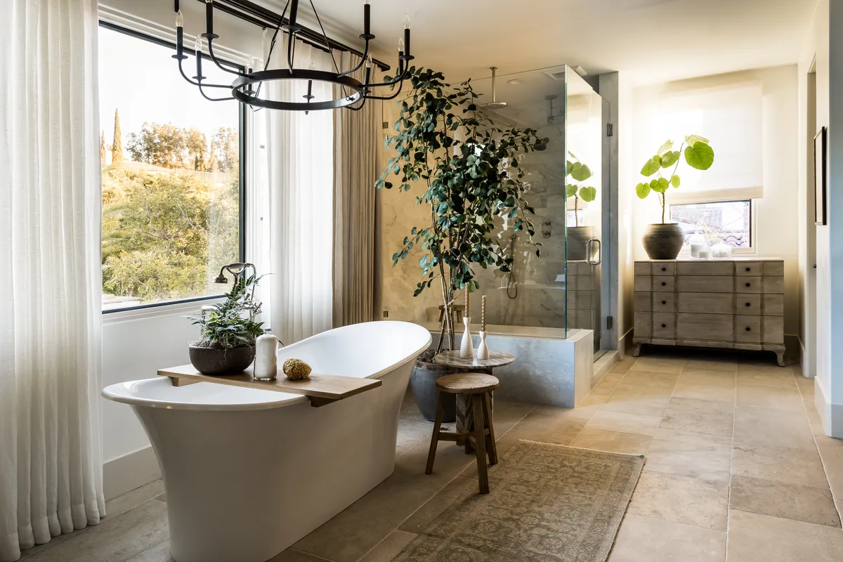 Primary Suite bathtub in Shady Canyon