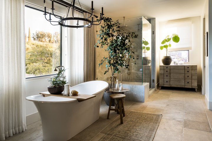 Primary Suite bathtub in Shady Canyon