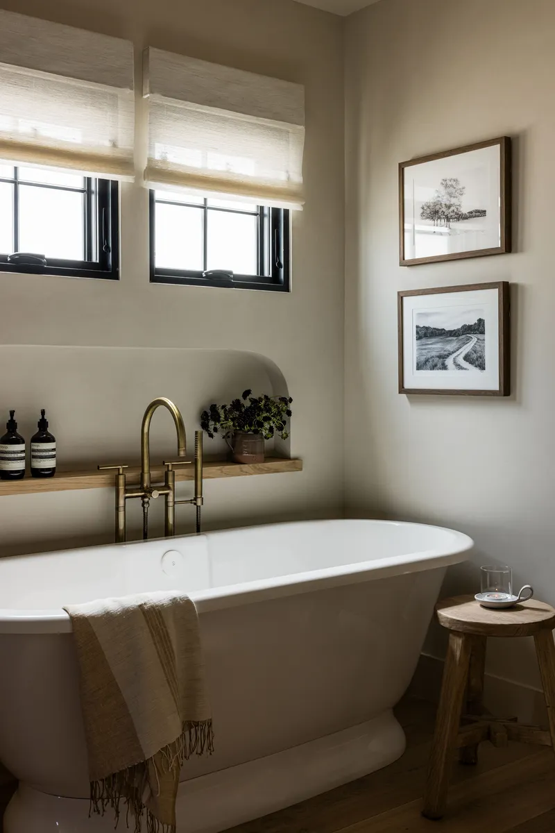 Primary Suite bathtub in California Ranch
