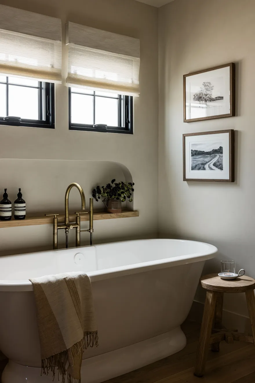Primary Suite bathtub in California Ranch