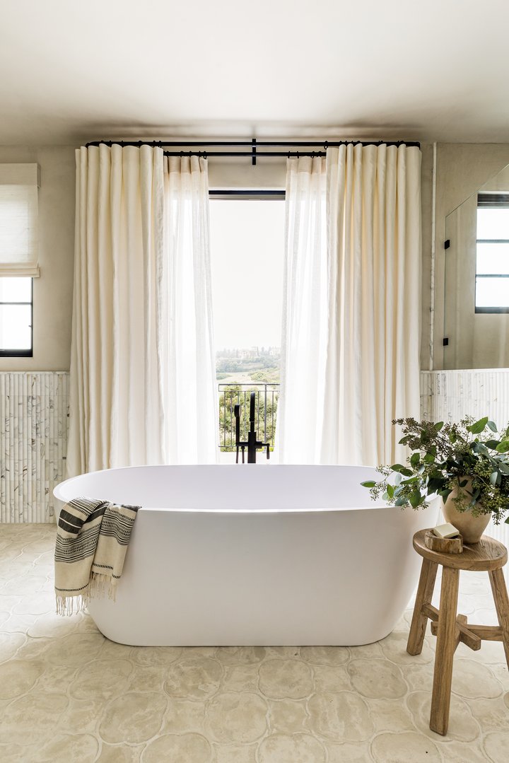 Primary Suite bathtub in Newport Coast