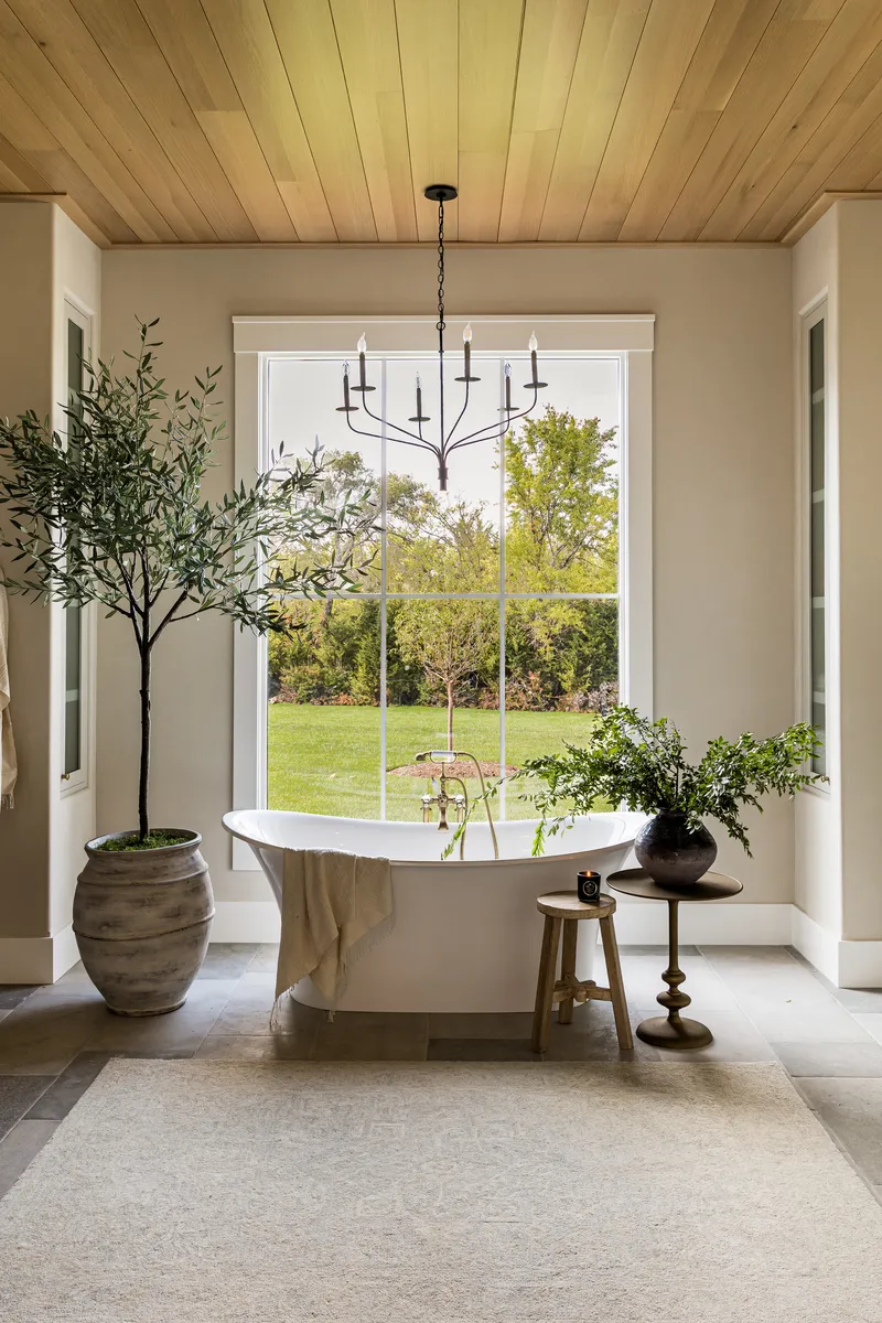 Primary Suite tub in Flint Hills