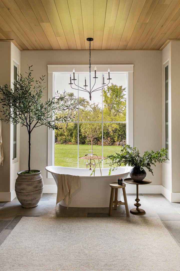 Primary Suite tub in Flint Hills