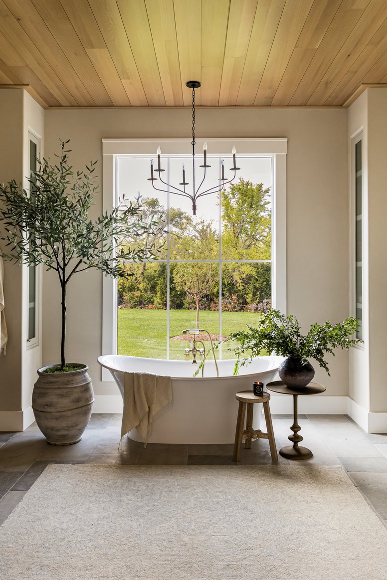 Primary Suite tub in Flint Hills
