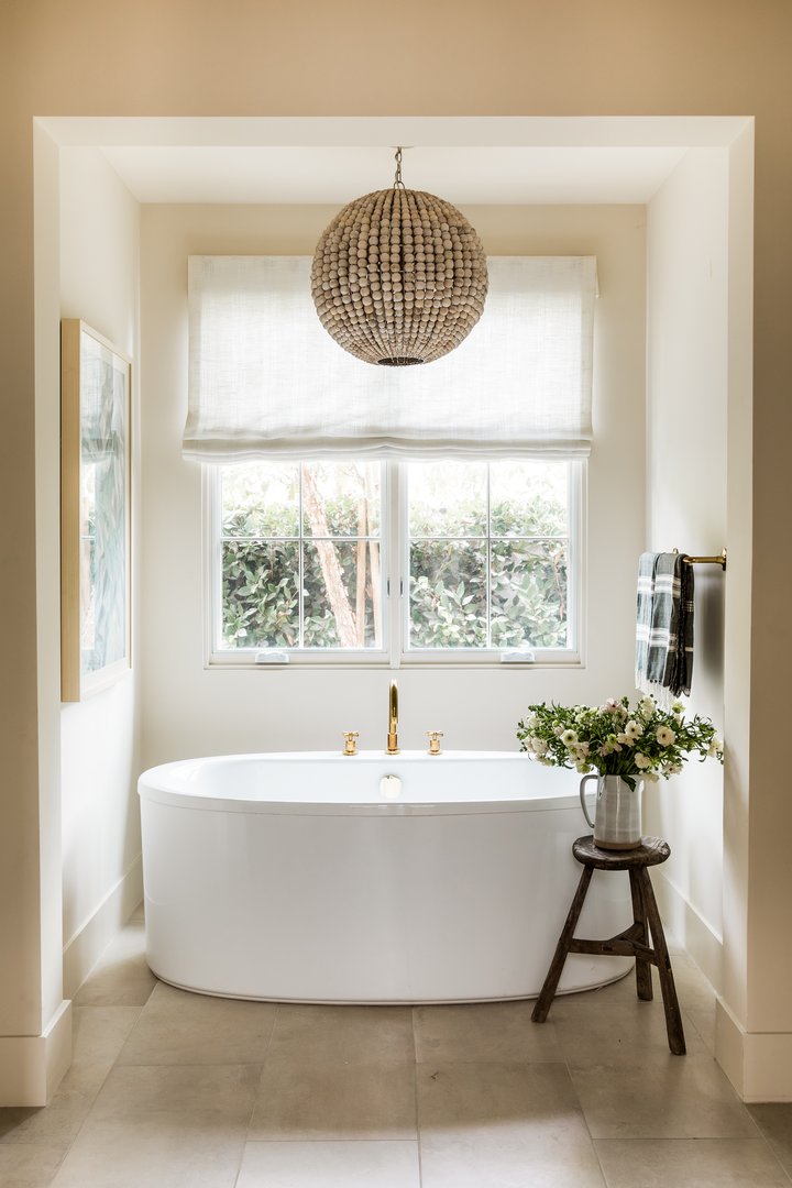 Primary Suite bathtub in Coastal Canyon