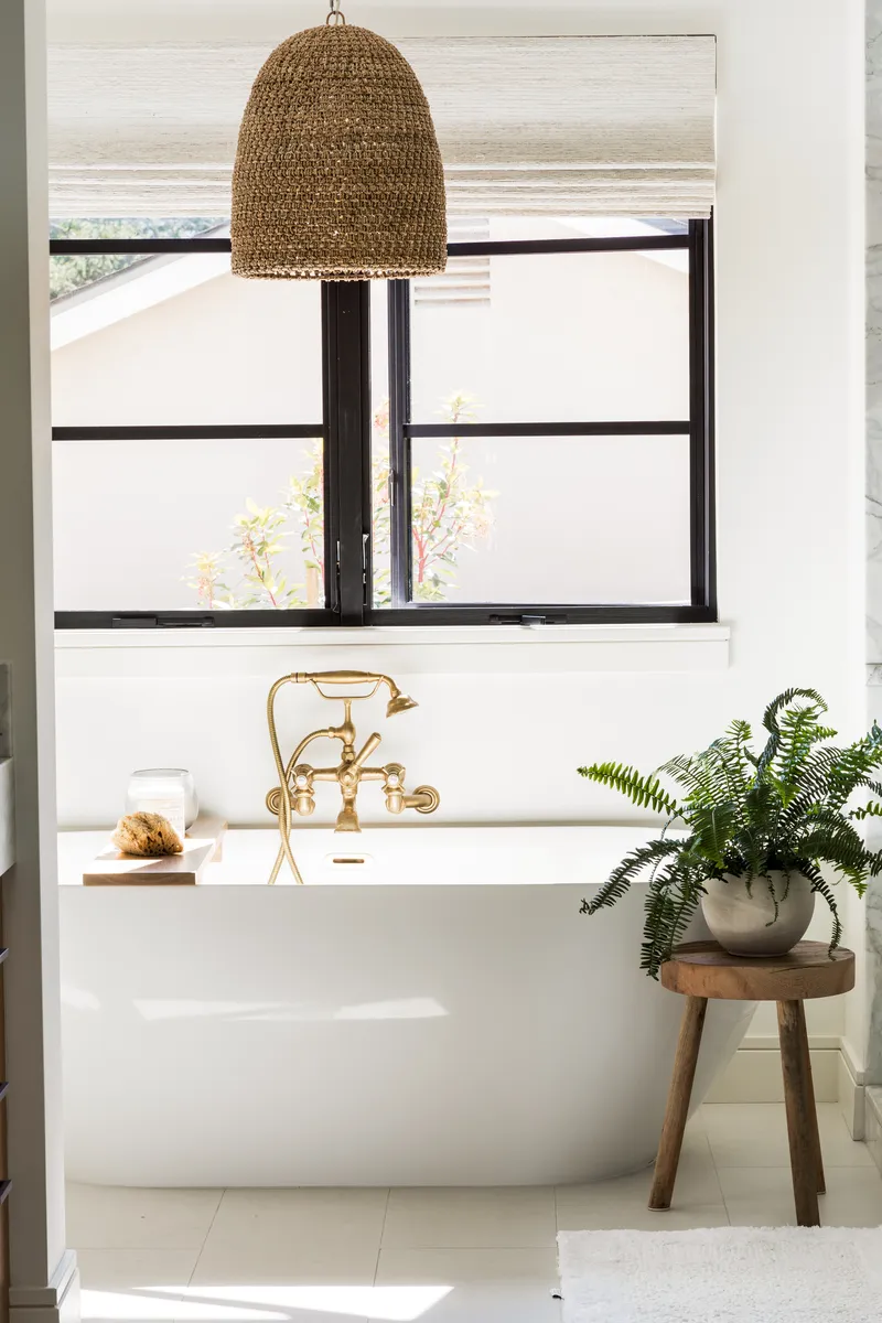 Primary Suite bathtub in Los Gatos