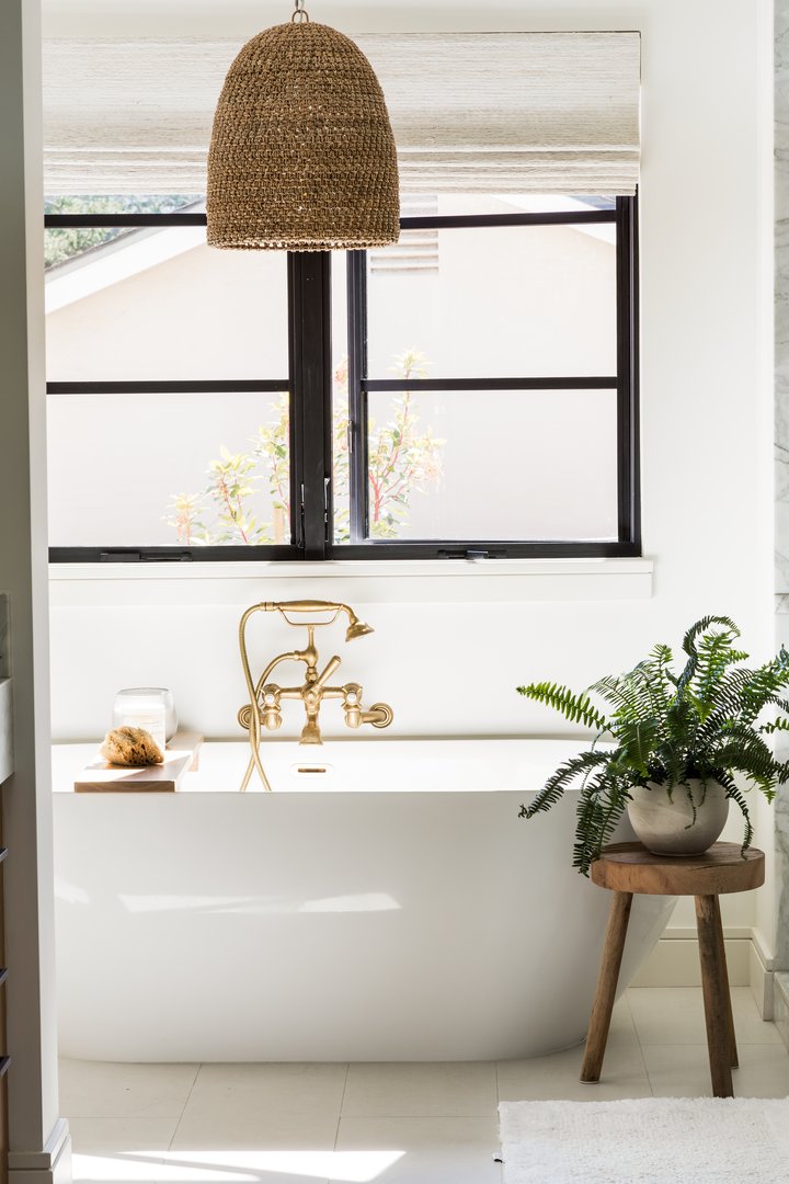 Primary Suite bathtub in Los Gatos