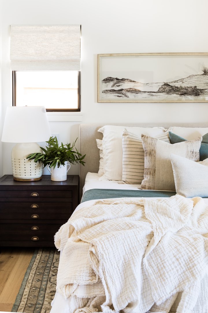 Guest bedroom in Los Gatos by Pure Salt